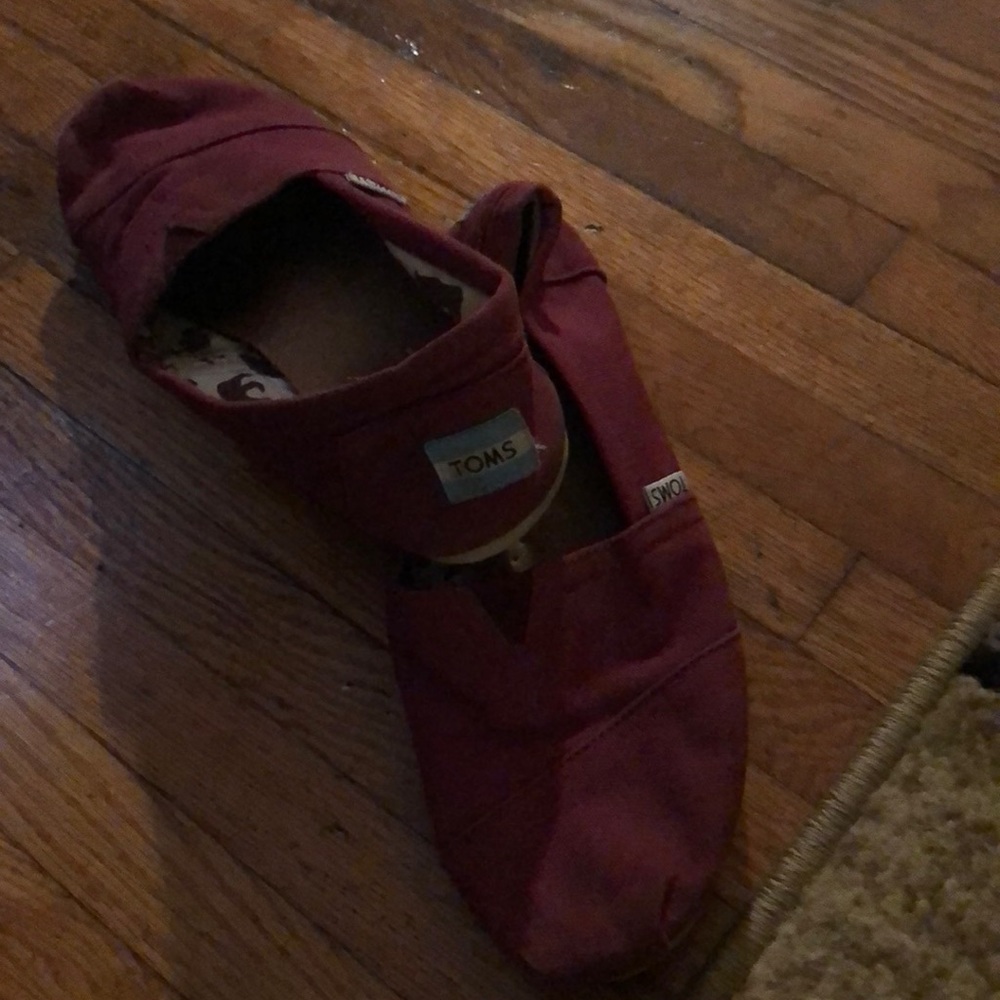 Maroon Toms